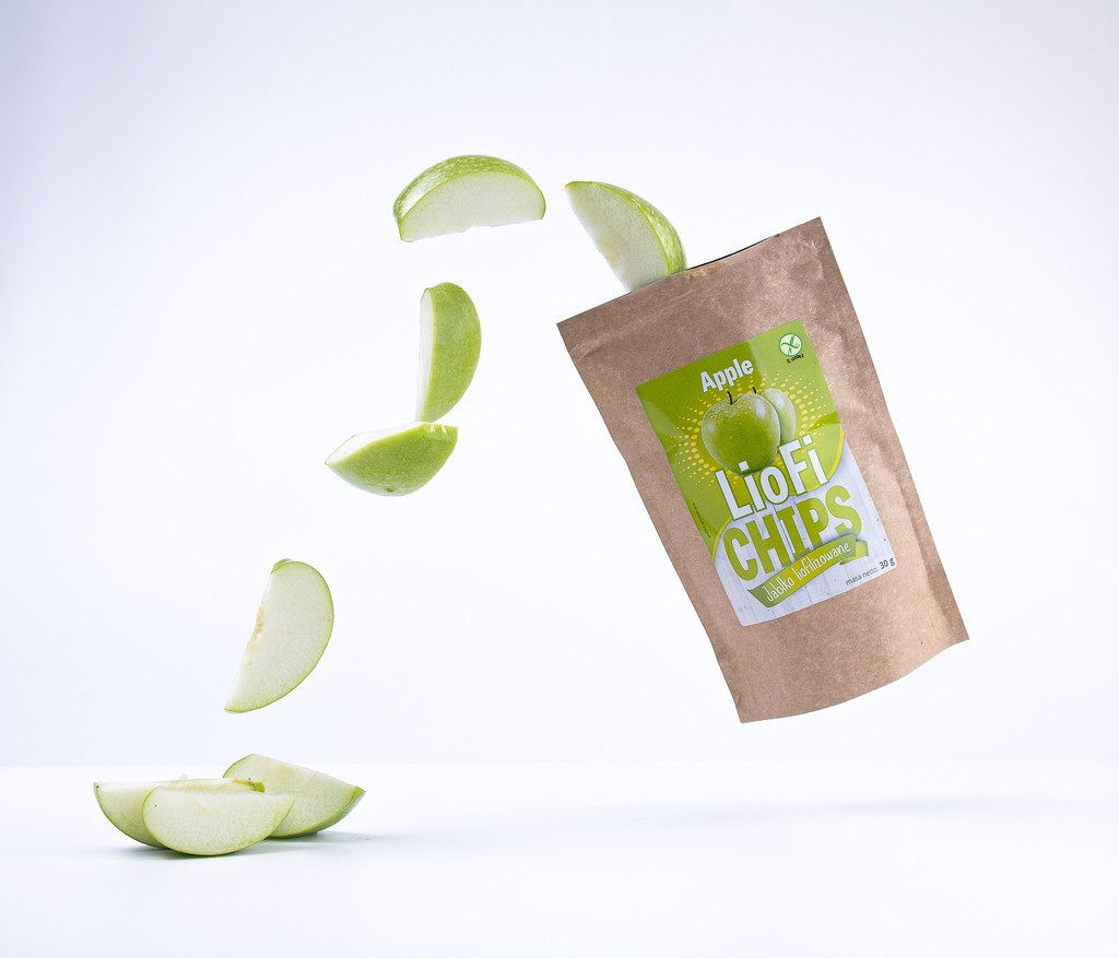 Freeze-dried apple